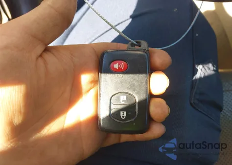 2010 Toyota Rav4 Limited z USA, uszkodzony, nr VIN 2T3YF4DV8AW032142